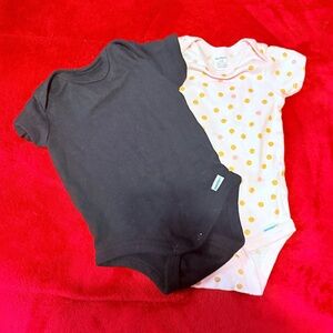 0-3 Month Baby Girl Onesies Bundle Of Two By Gerber Black And Pink‎ Short Sleeve